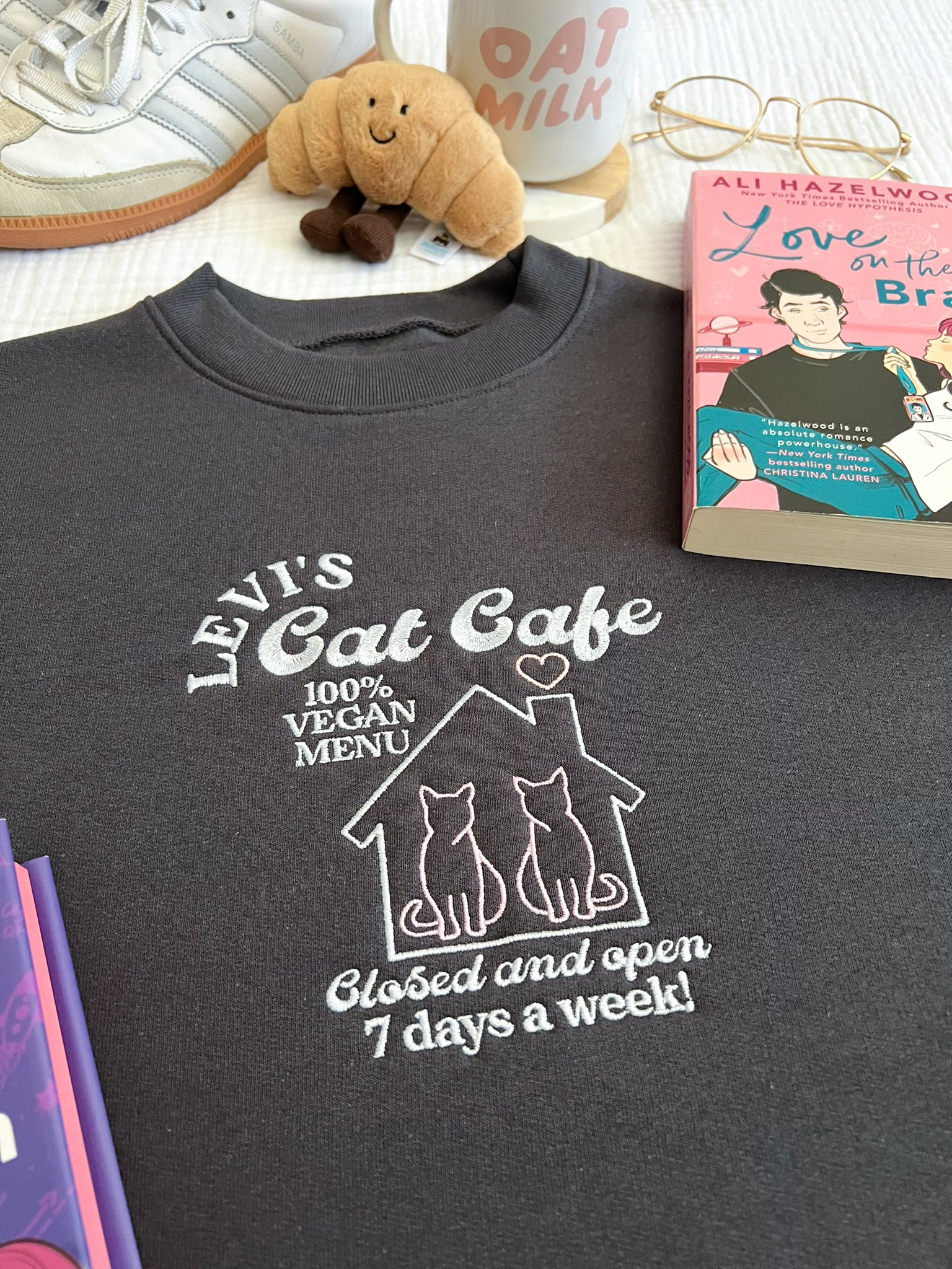 Levi's Cat Cafe Embroidered Crewneck (Love On the Brain)