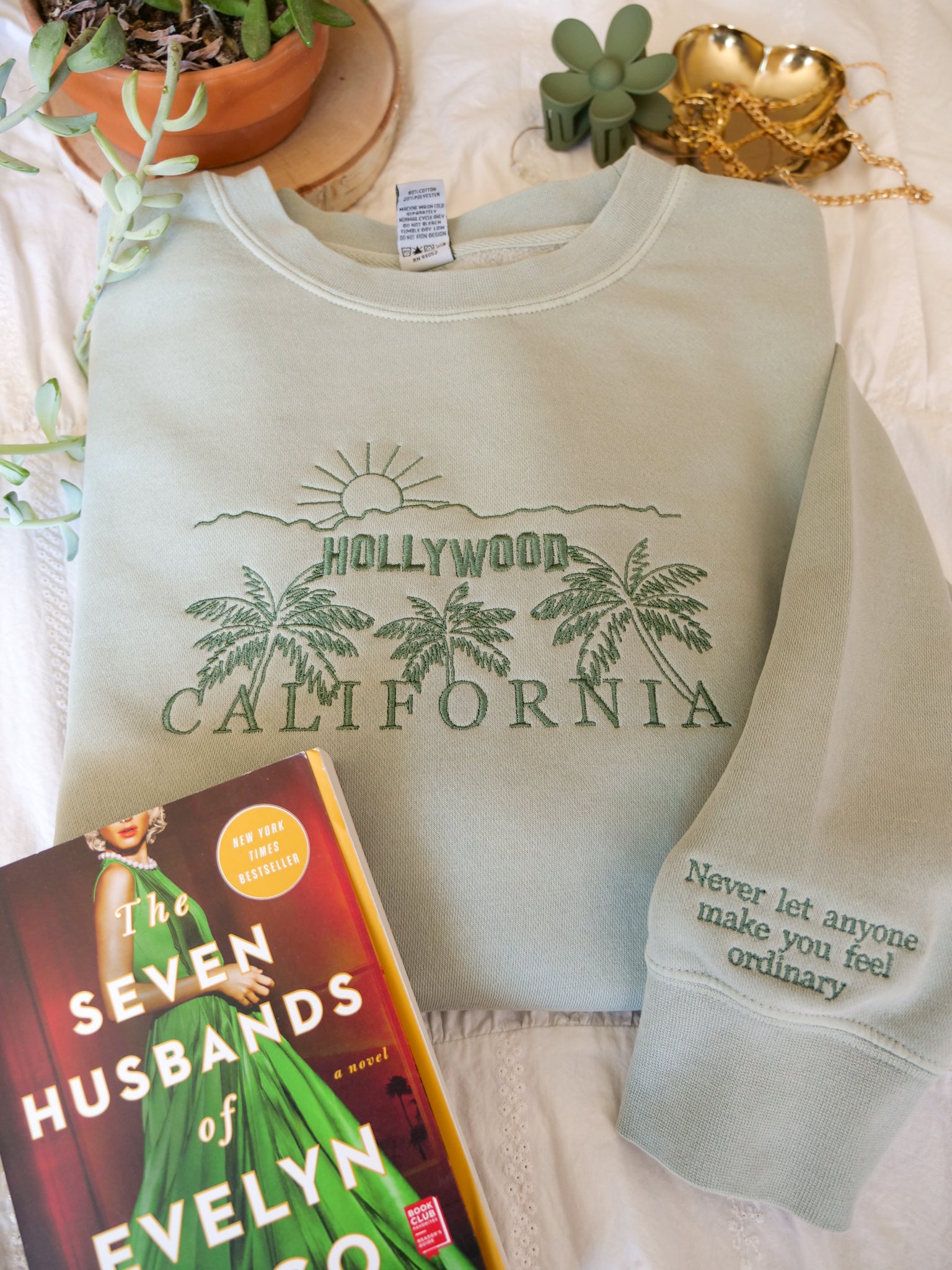 Hollywood / Evelyn Hugo Embroidered Crewneck