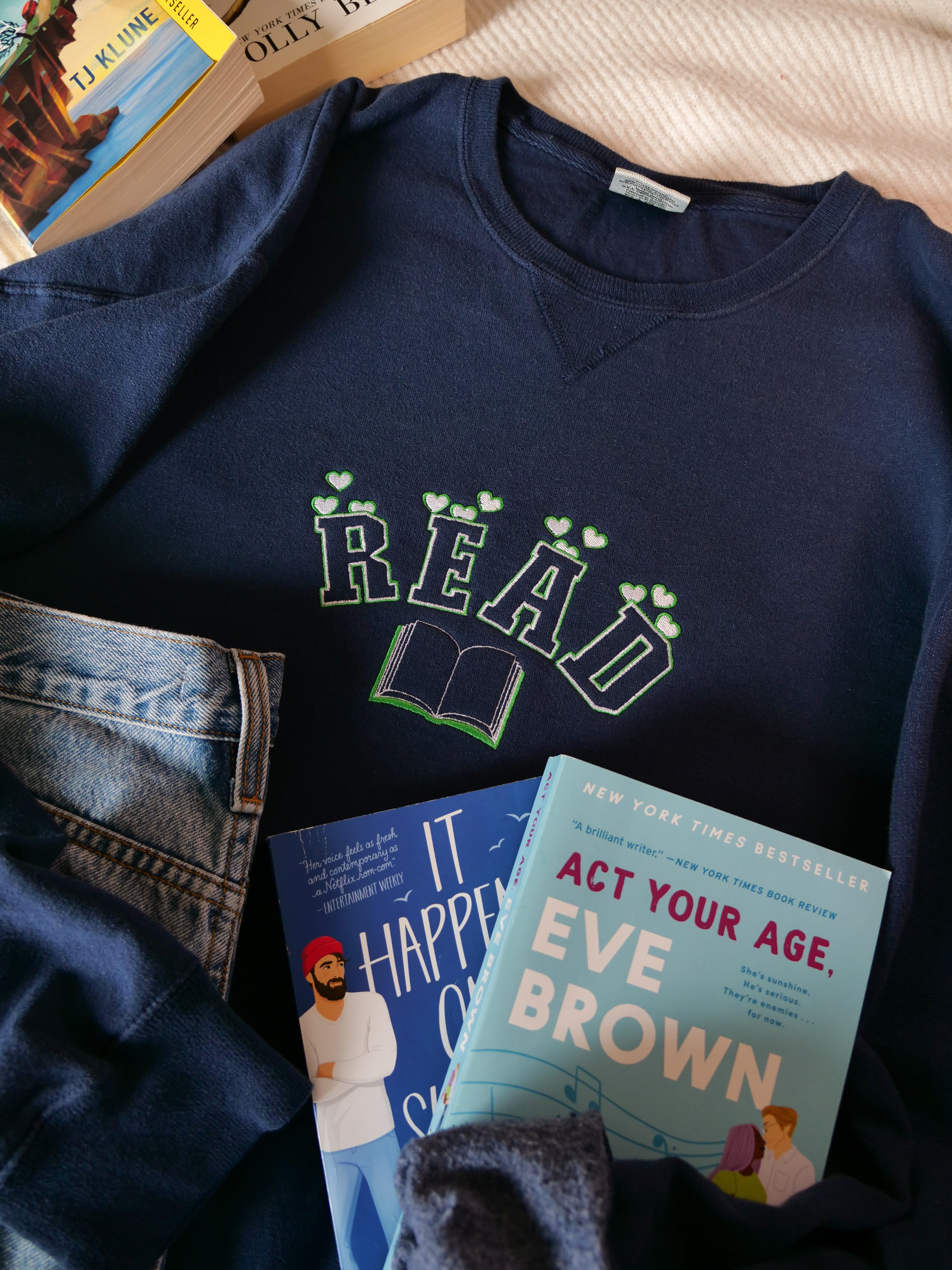 Read Hearts Logo Embroidered Crewneck